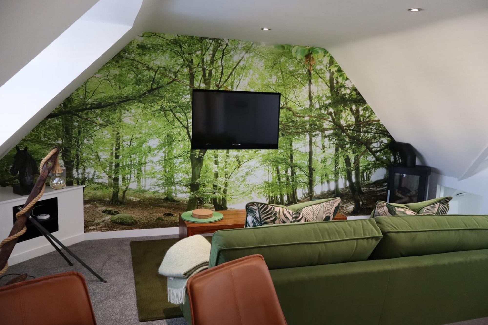 The Hideaway - Luxury Self Catering Coastal Apartment With Private Entrance & Key Box Entry Just A Few Minutes Walk To The Beach, Solent Way Walk, Shops And Many Eateries & Bars - Free Off Road Parking,Full Kitchen, Lounge,Bedroom , Bathroom & Wi-Fi Lymington Esterno foto